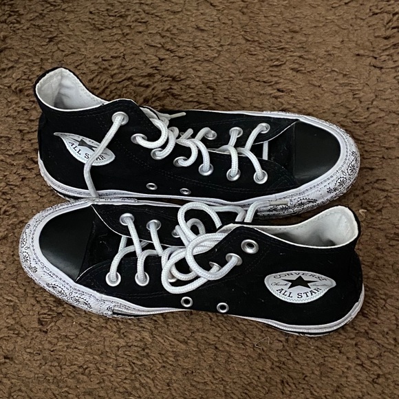 Converse - Picture 2 of 2